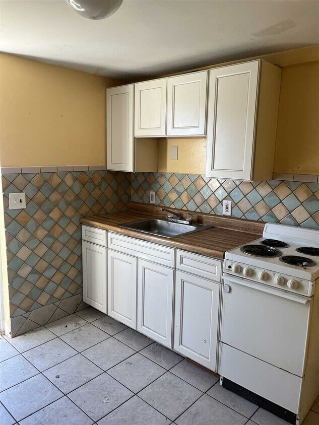 4 Kent Rd Unit 3, Wappingers Falls, NY 12590 Room for Rent in