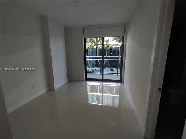 Foto del edificio - 2960 NE 207th St