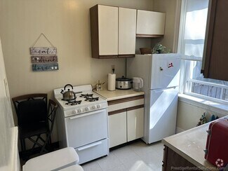 Building Photo - 153 Kelton St