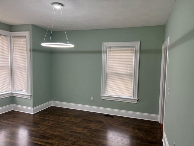 Building Photo - 182 Pine St