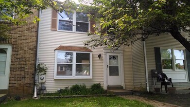 Building Photo - 1711 Country Ct