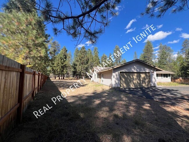 Building Photo - 15964 Bull Bat Ln