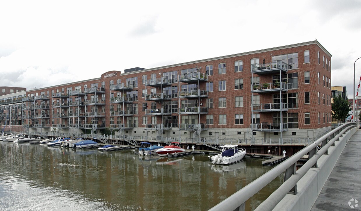 The Waterfront Apartments Milwaukee, WI