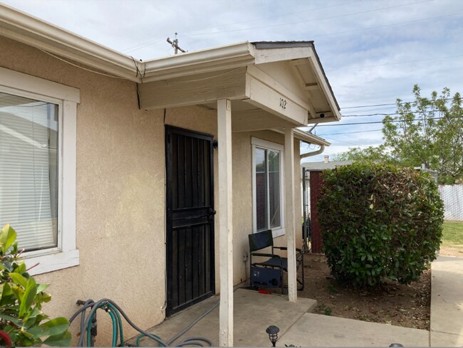 Foto del edificio - 512 S Dearing Ave