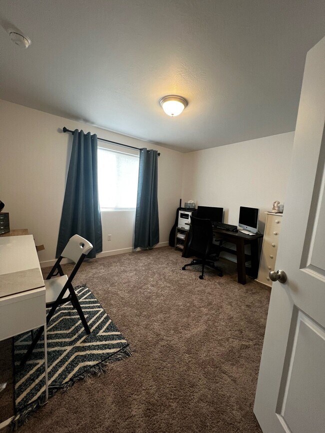 Building Photo - 15202 S Tack Way