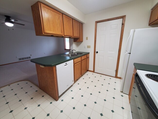 Foto del edificio - Meadowbrook Townhomes