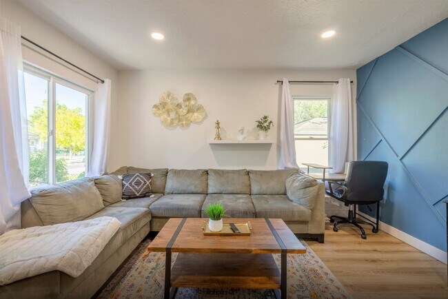 Foto del edificio - 1219 W 500 S