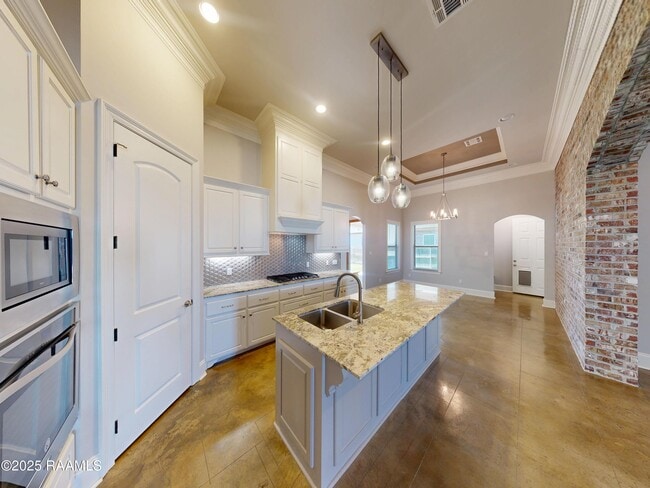 Building Photo - 405 Dunvegan Ct