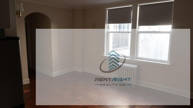 Building Photo - 1209 W Sherwin Ave