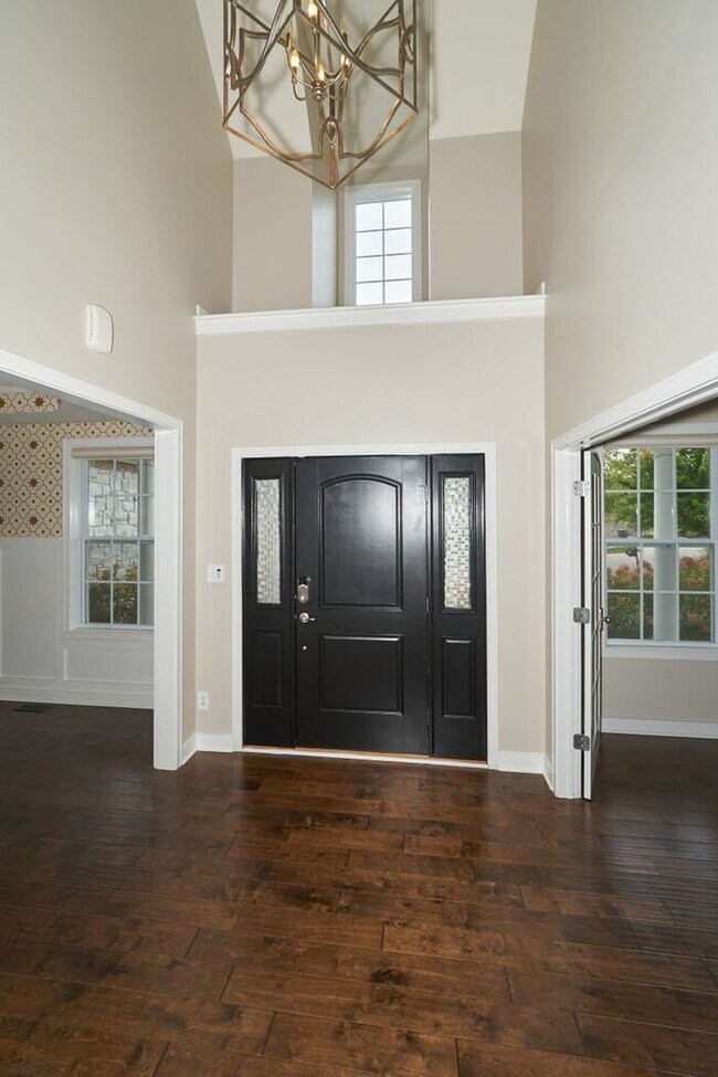 Foto del edificio - Beautiful 5 Bedroom With Finished Basement in Fishers