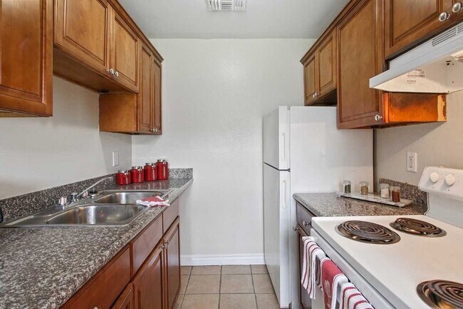 Foto del edificio - 3300 Garden Oaks Dr