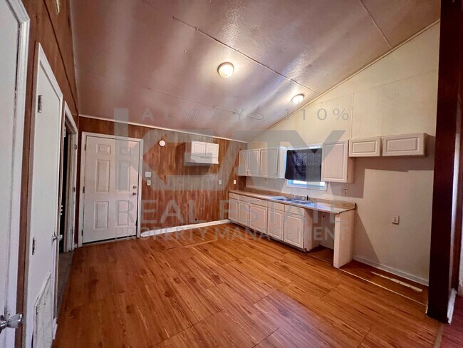 Building Photo - Three Bedroom Rental Home in Lafayette!