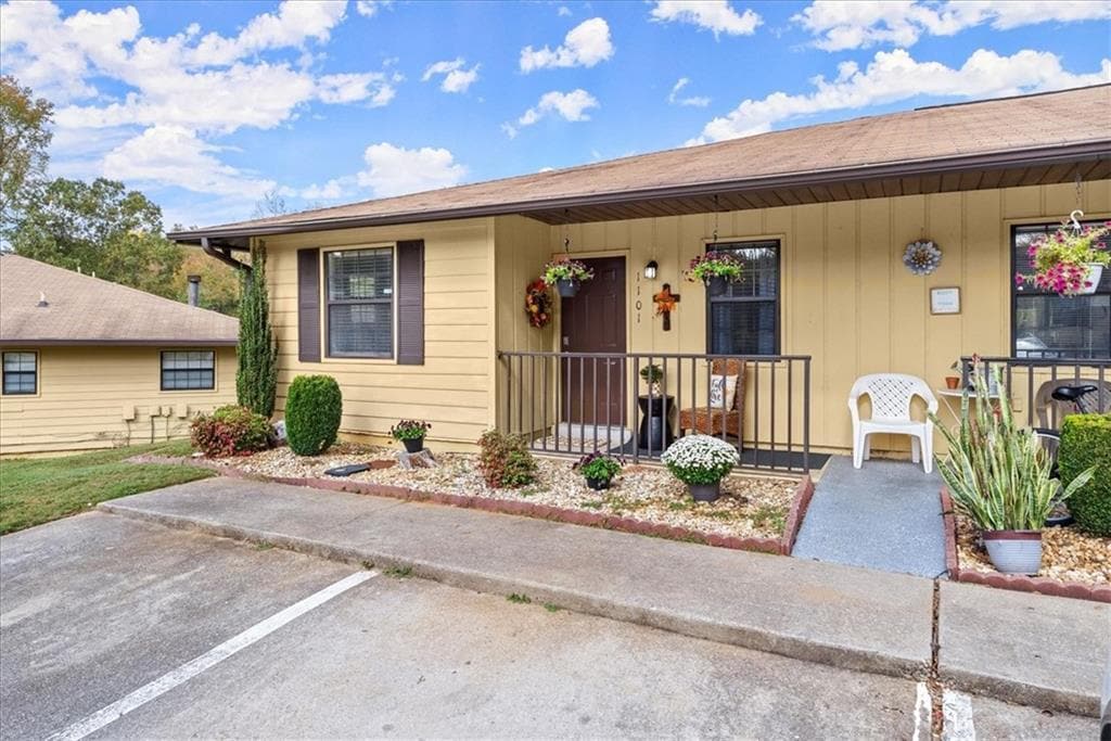 Primary Photo - 1101 New Horizon St