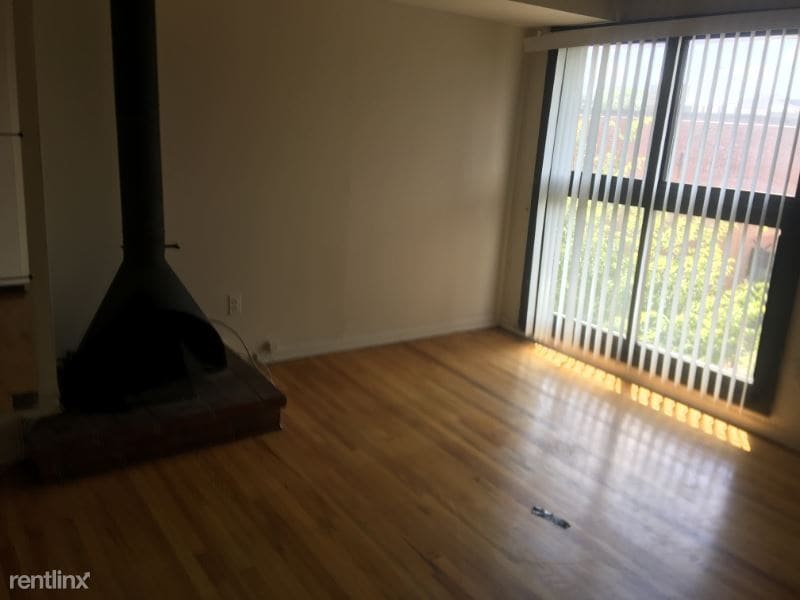 Primary Photo - 929 Lombard St