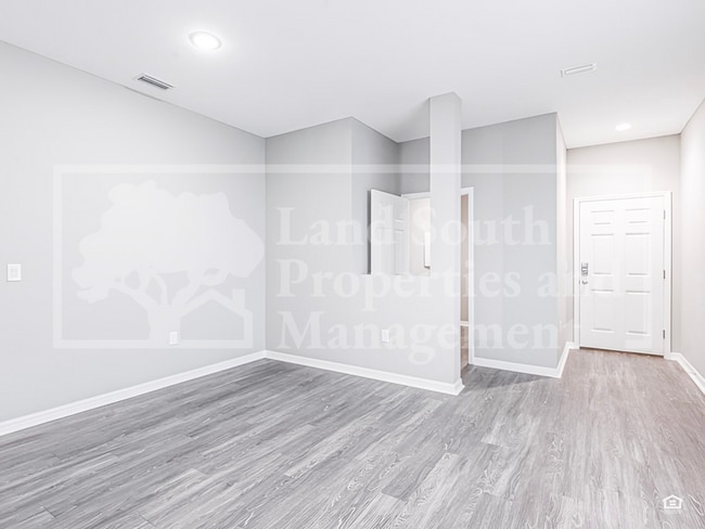 Building Photo - 3370 Cup Dr