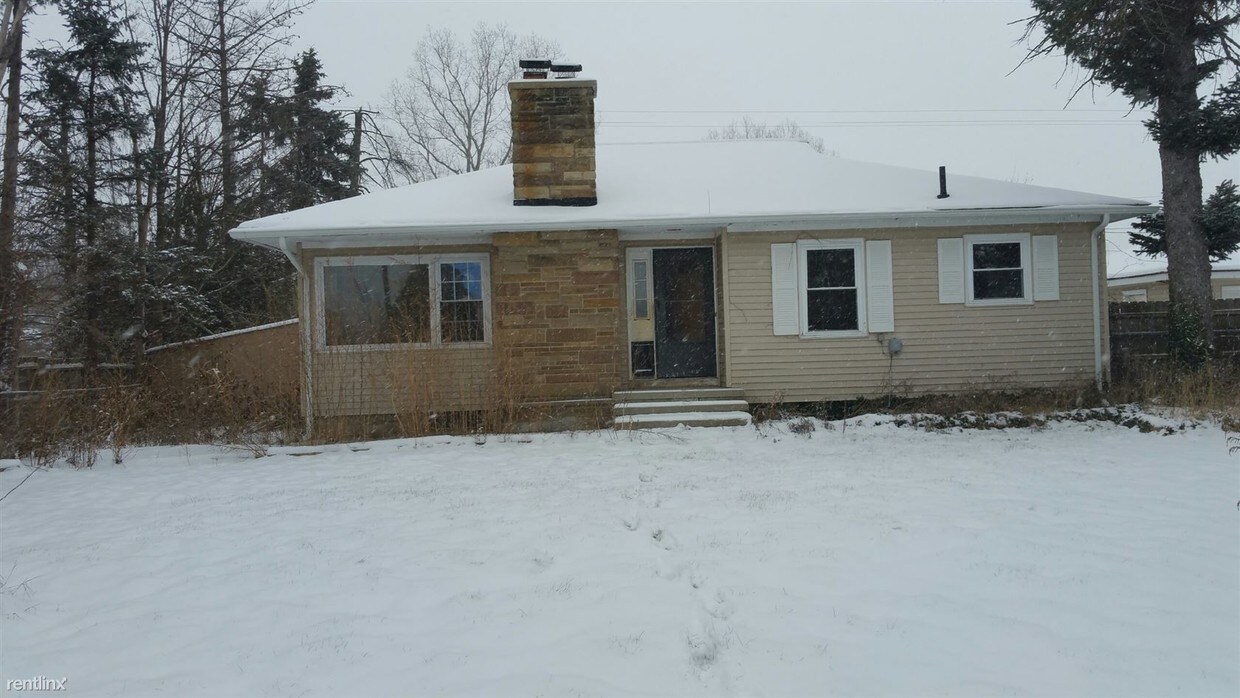 Primary Photo - 2616 N Williamston Rd
