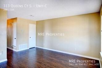Building Photo - 313 Queens Ct S