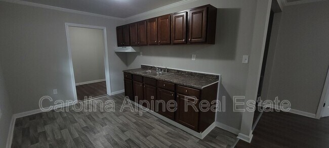 Building Photo - 1426 Beechwood Dr