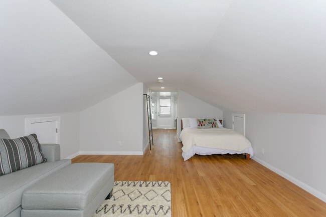 Building Photo - mar130