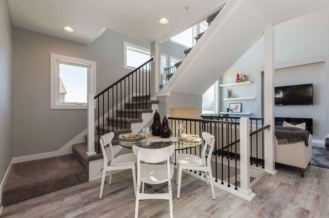 Foto del edificio - 1417 Mocking Bird Ln