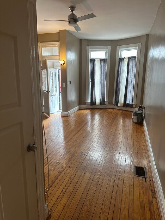 Primary Photo - 2302 Edgemont Ave