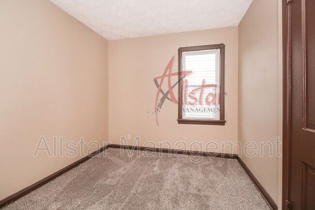Building Photo - 5120 Clement Ave