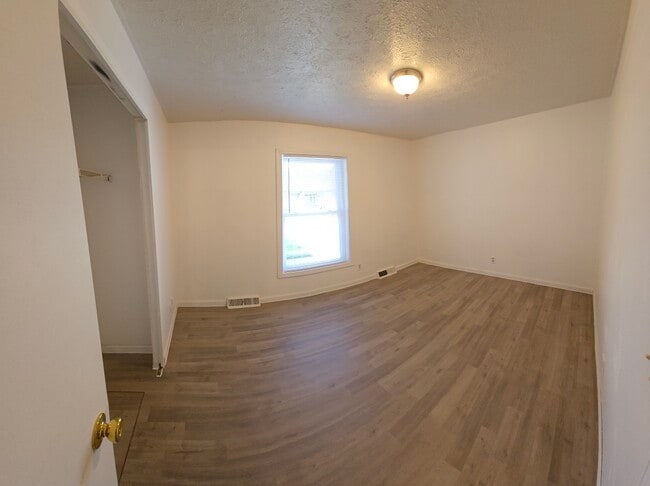 Front Bedroom - 360 Steven Ct