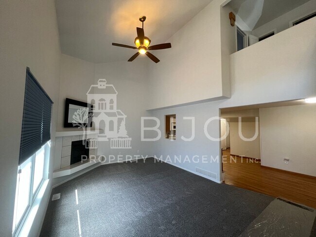 Building Photo - Spacious Rockrimmon Townhome