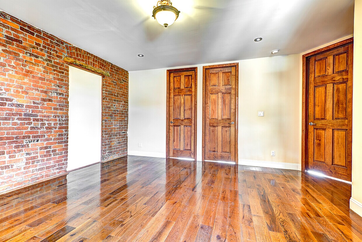 Primary Photo - 511 W 189th St