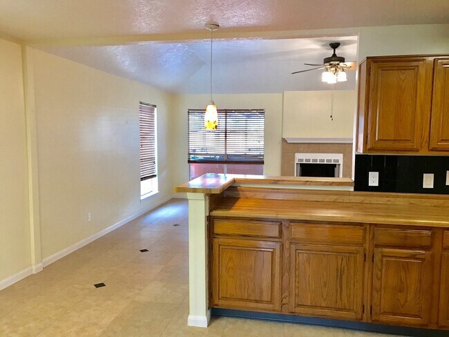 Building Photo - 2118 Endicott Ln