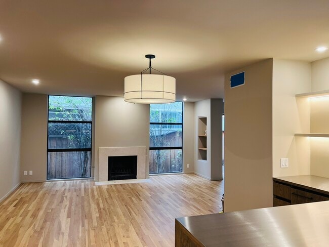 Building Photo - 1034 18th St