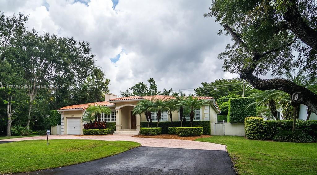 Foto principal - 1237 Aduana Ave