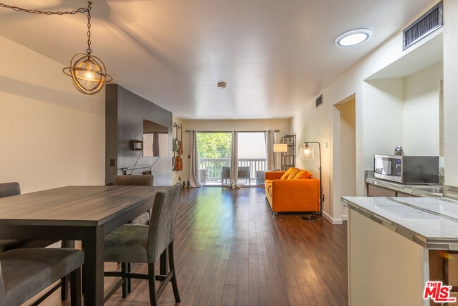Foto del edificio - 5213 Raintree Cir