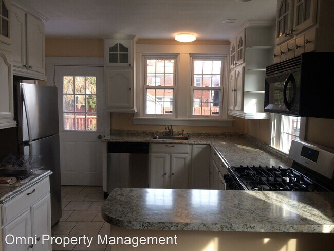 Foto del edificio - 4 br, 2 bath House - 36 Spring St