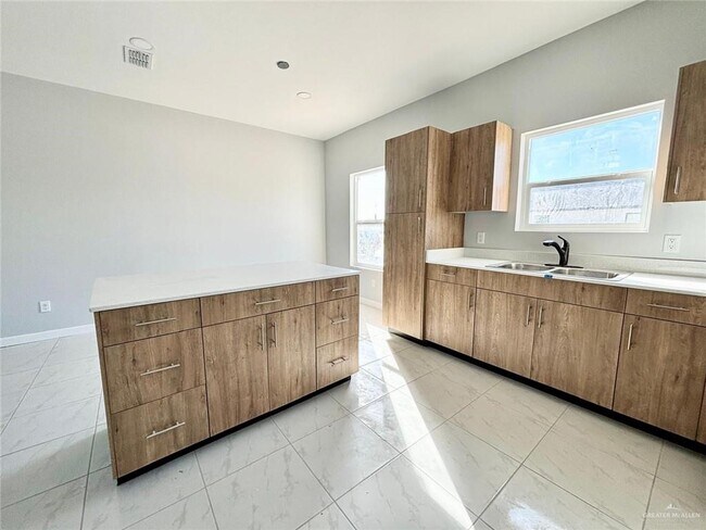 Foto del edificio - 9 W St Francis Ave