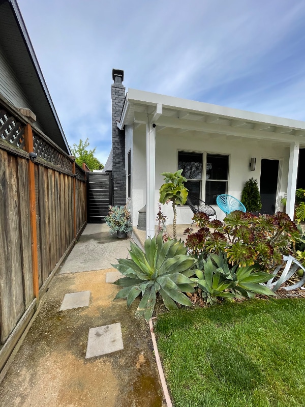 Foto del edificio - 463 Menker Ave