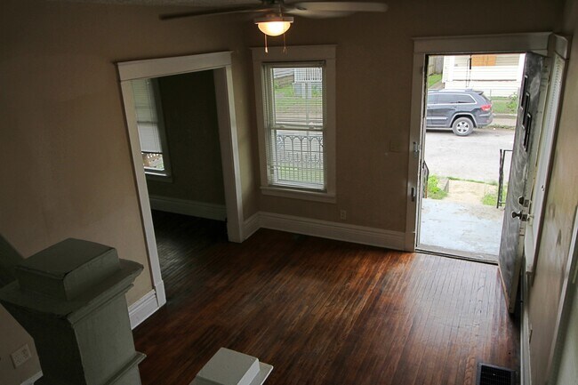 Building Photo - 2 Bed / 2 Bath Single Family Home with Fen...
