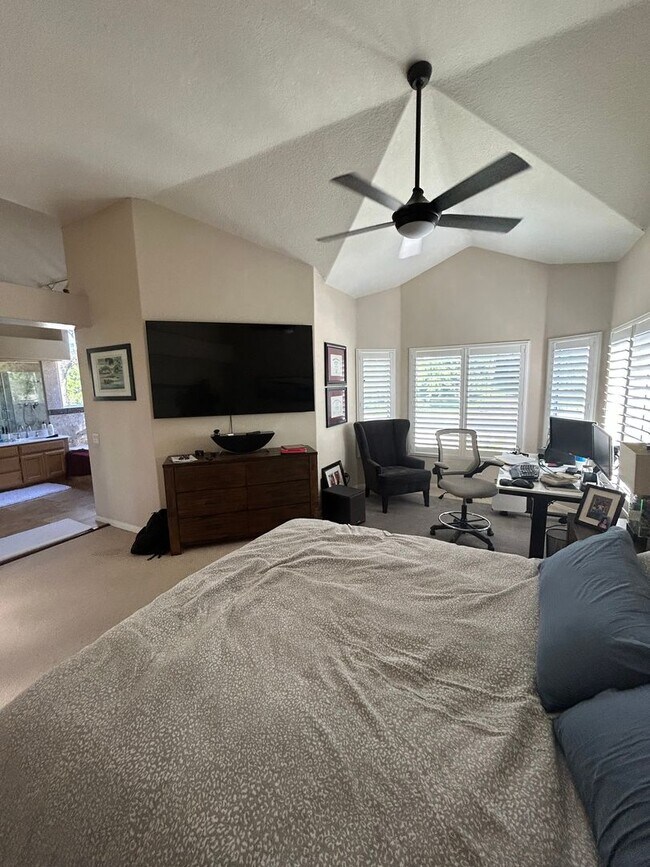 Foto del edificio - 1046 S Mountcrest Ct