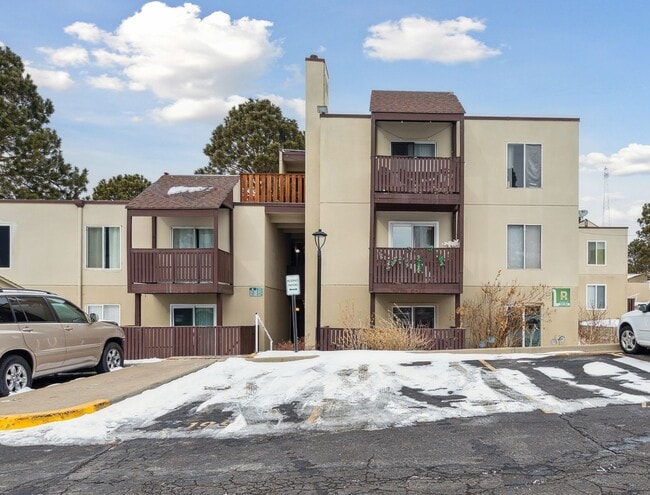 Building Photo - "PRICE DROP!!!!"  Stunningly Updated 1bed ...