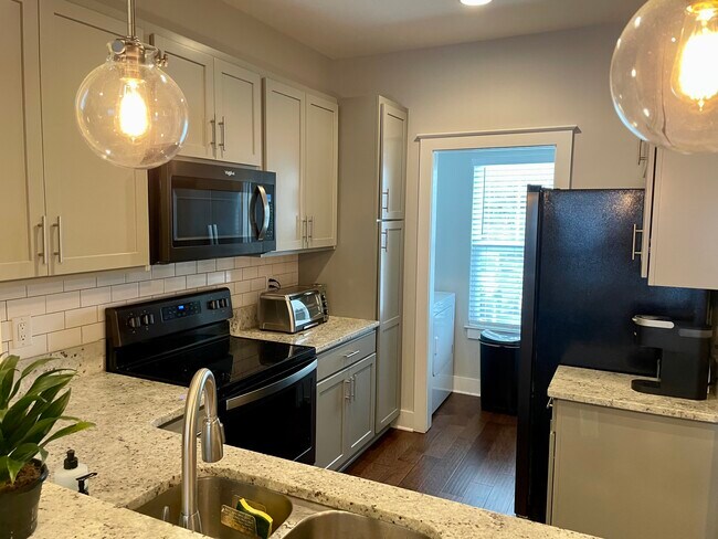 Building Photo - 922 Governors Ct