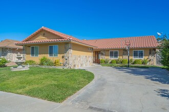 Building Photo - 20111 Lakemore Dr Building Photo - 20111 Lakemore Dr