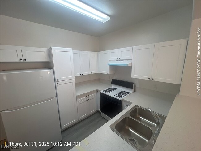 Building Photo - 1301 Dusty Creek St