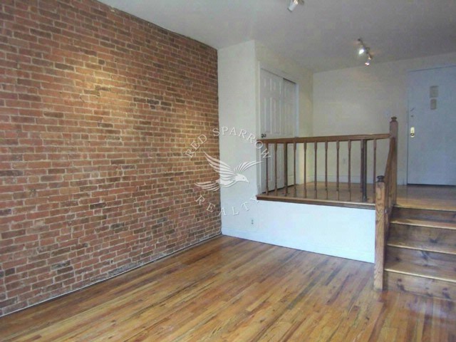 Primary Photo - 126 E 2nd St