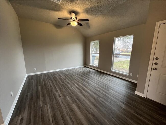 Foto del edificio - 2111 Caprice Dr