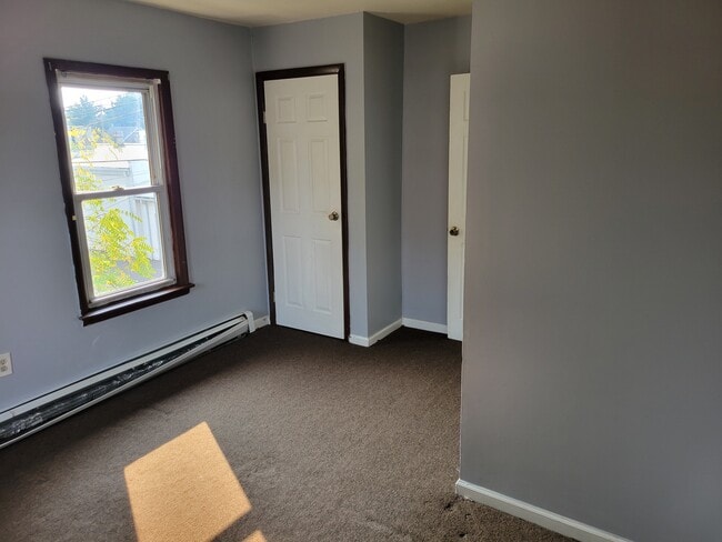 bedroom - 94 Madison St