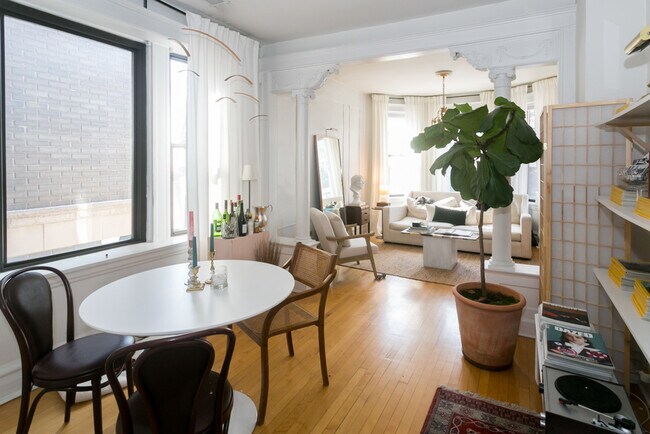 Foto del edificio - 1027 N Honore St