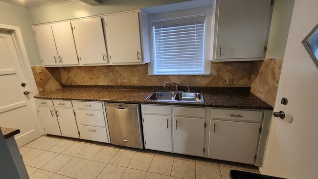 Kitchen - 915 Hassett st