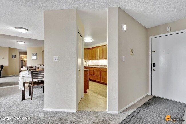 Building Photo - 2bd, 1.5b | Downtown Living With Spectacular Views!