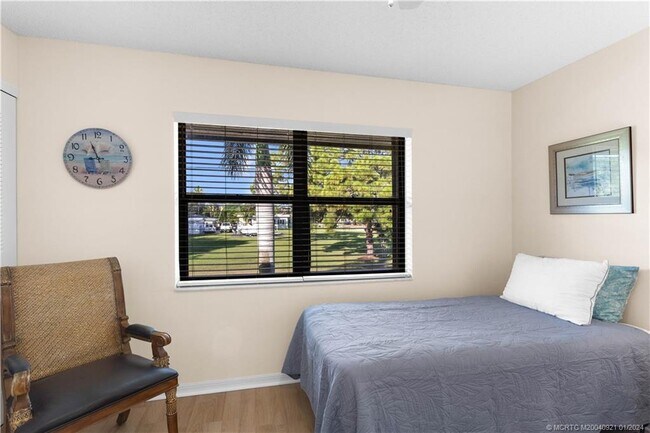 Foto del edificio - 4885 SE Capstan Ave