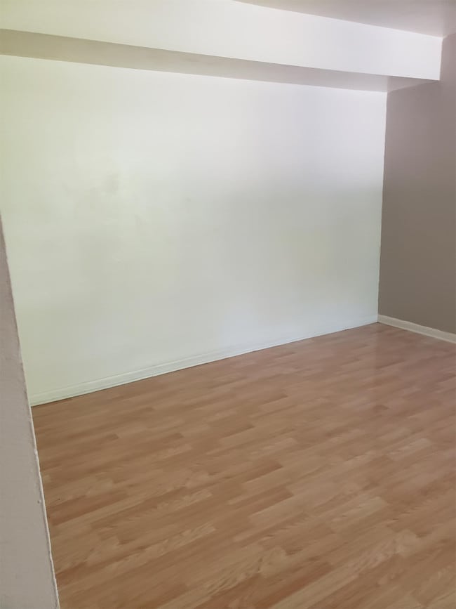 Building Photo - 406 Burbank Dr